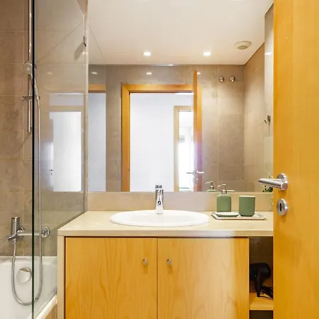 Whome Panoramic View With Elevator, Ac, Garage Perfect For Families & Business Travellers Lissabon