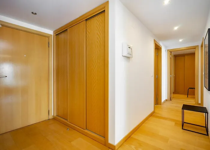 Whome Panoramic View With Elevator, Ac, Garage Perfect For Families & Business Travellers 리스본