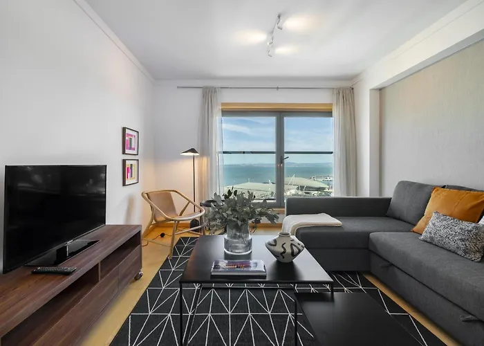 Whome Panoramic View With Elevator, Ac, Garage Perfect For Families & Business Travellers 아파트 *