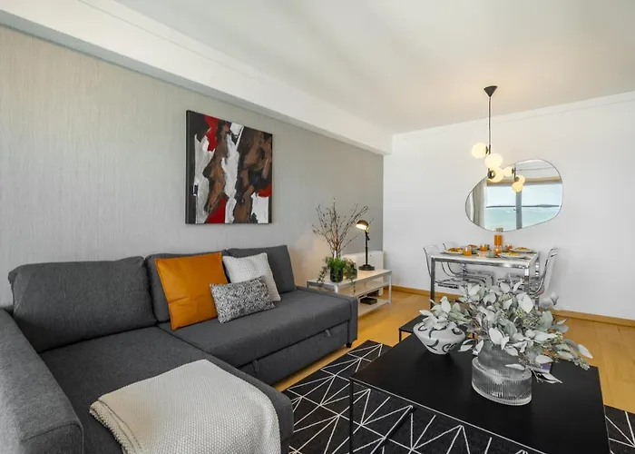 Whome Panoramic View With Elevator, Ac, Garage Perfect For Families & Business Travellers 아파트 *