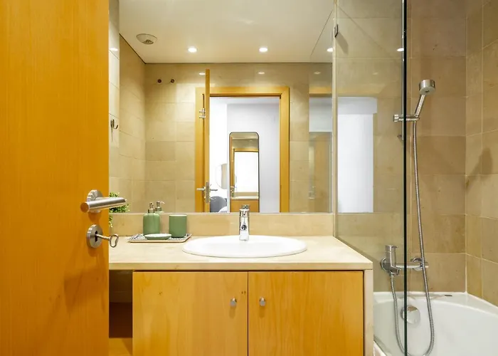 Whome Panoramic View With Elevator, Ac, Garage Perfect For Families & Business Travellers