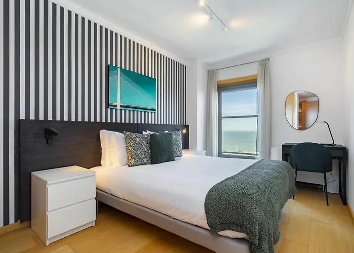 Whome Panoramic View With Elevator, Ac, Garage Perfect For Families & Business Travellers 아파트 리스본