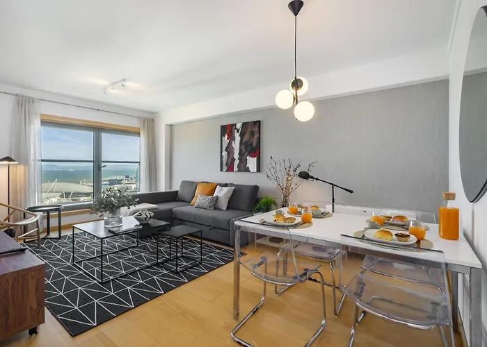 Whome Panoramic View With Elevator, Ac, Garage Perfect For Families & Business Travellers *