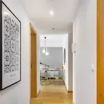 Whome Panoramic View With Elevator, Ac, Garage Perfect For Families & Business Travellers